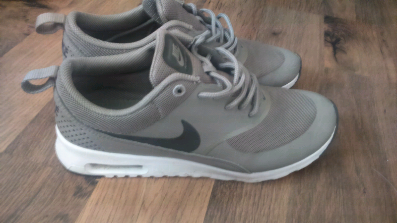 womens nike trainers size 5